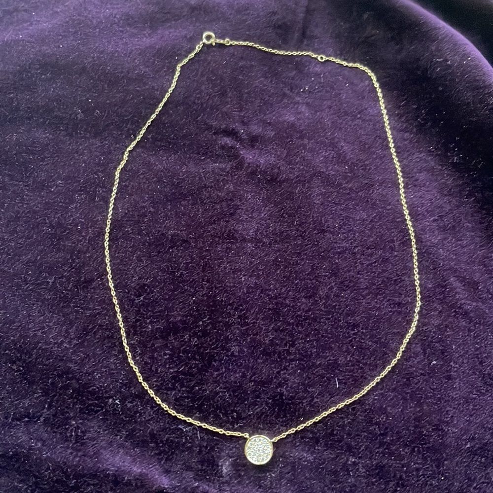 Gold plated necklace with round attached pendant with crystals. - Picture 2 of 4